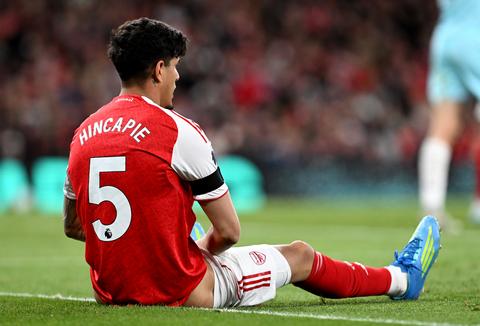 Arsenal-speler beleeft nachtmerrie met gênante kledingblunder voor het oog van miljoenen kijkers