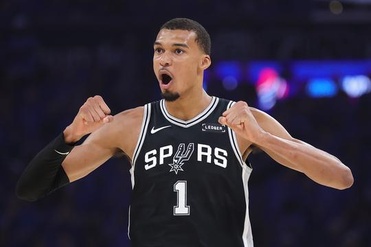 Sterspeler Victor Wenbanyama baart opzien met krankzinnige statistieken tijdens grote verrassing play-offs NBA