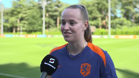 Oranje-doelvrouw Daphne van Domselaar lovend over collega Bart Verbruggen