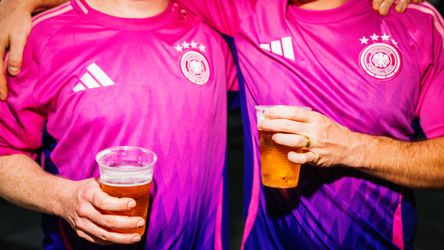 Waarom Duitsland tegen Hongarije het roze-paarse 'Barbieshirt' draagt op EK voetbal