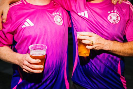 Waarom Duitsland tegen Hongarije het roze-paarse 'Barbieshirt' draagt op EK voetbal