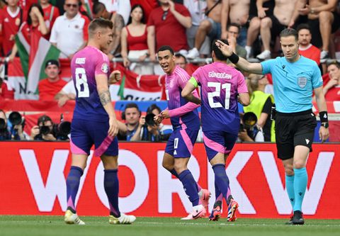 Scheidsrechter Danny Makkelie grijpt meteen hoofdrol op EK voetbal: Duitsland scoort na discutabel moment tegen Hongarije