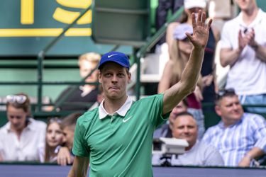 Toptennisser Jannik Sinner 'ontroerd' door legendarische samenwerking: 'Zo'n gedurfde sprong'