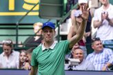 Toptennisser Jannik Sinner 'ontroerd' door legendarische samenwerking: 'Zo'n gedurfde sprong'
