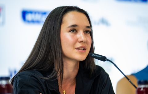 Toptennisster krijgt bizarre vragen van mannen in DM: 'Ze willen hun geld terug'