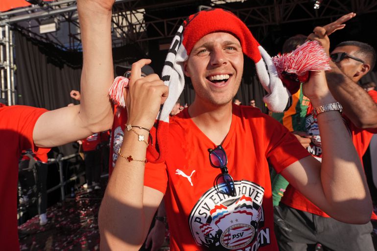 Joey Veerman geniet met vriendin Chantalle Schilder én piepjonge baby van zonvakantie