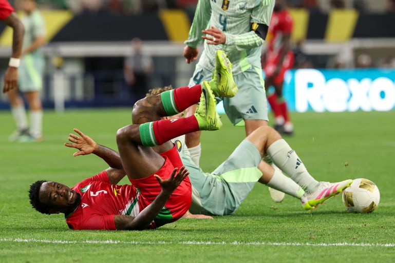 Suriname incasseert grote domper tijdens belangrijk voetbaltoernooi