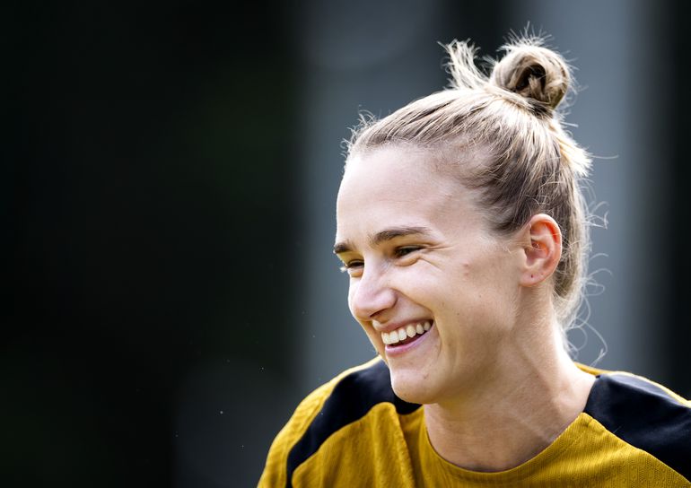 Oranje Leeuwin Vivianne Miedema stoort zich aan media: 'Ik sta op het veld en ben fit, net als de rest van het team'