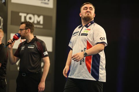 Wereldkampioen Luke Littler reageert gepikeerd op kritiek dartslegende: 'In 12 maanden meer gedaan...'