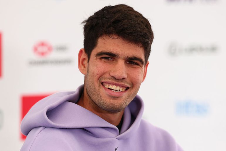 Roland Garros-winnaar Carlos Alcaras wil intiem worden met absolute tennislegende: 'Ik zou hem zoenen'