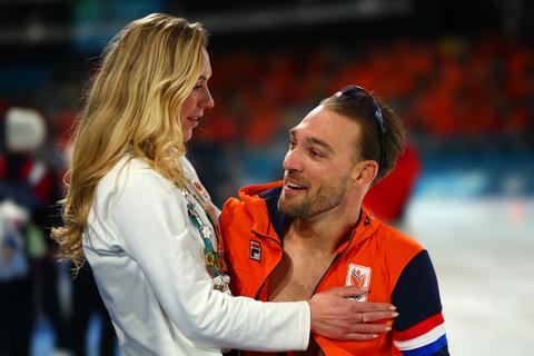 Joy Beune slachtoffer van ondeugende streek topschaatser Kjeld Nuis: 'Ben gevallen op zijn humor'
