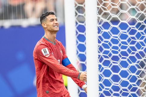 Veelbesproken zus van Cristiano Ronaldo legt bom onder Portugese ploeg: 'Heel vreemd'