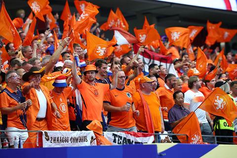 KNVB slaat alarm en waarschuwt duizenden Oranjefans op WK voetbal: 'Let goed op elkaar'