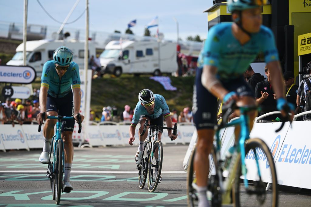 Tour de France neemt bijzondere maatregel en helpt sprinters tijdens loodzware bergetappe