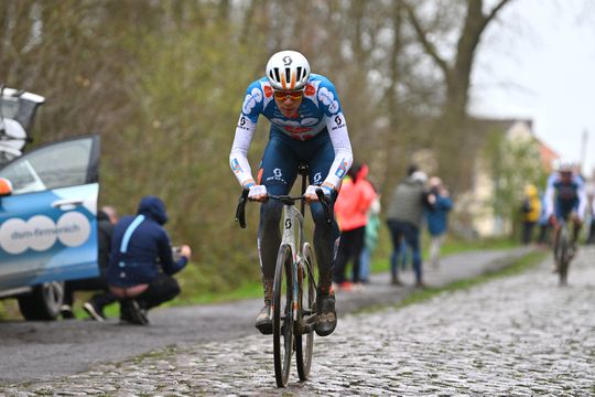 Vierde Nederlander verlaat Tour de France: Nils Eekhoff stapt af gedurende koninginnenrit