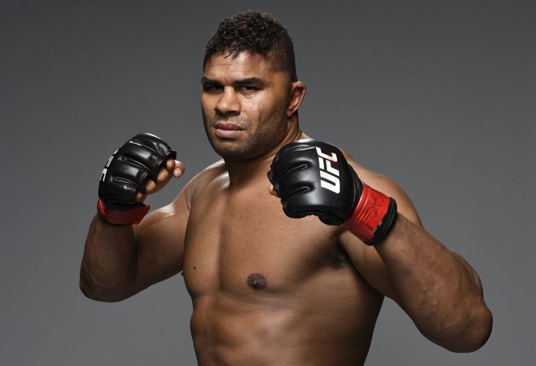 Dochter (17) van vechtsporter Alistair Overeem identificeert zich als man: 'Ik ga haar geen hem noemen'
