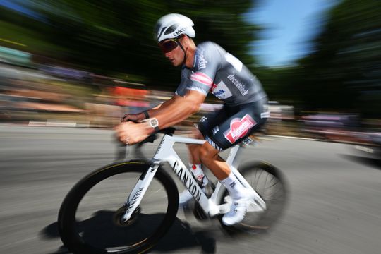 Mathieu van der Poel meldt zich voor klassement in door Belg gewonnen 'overgangsetappe' Tour de France
