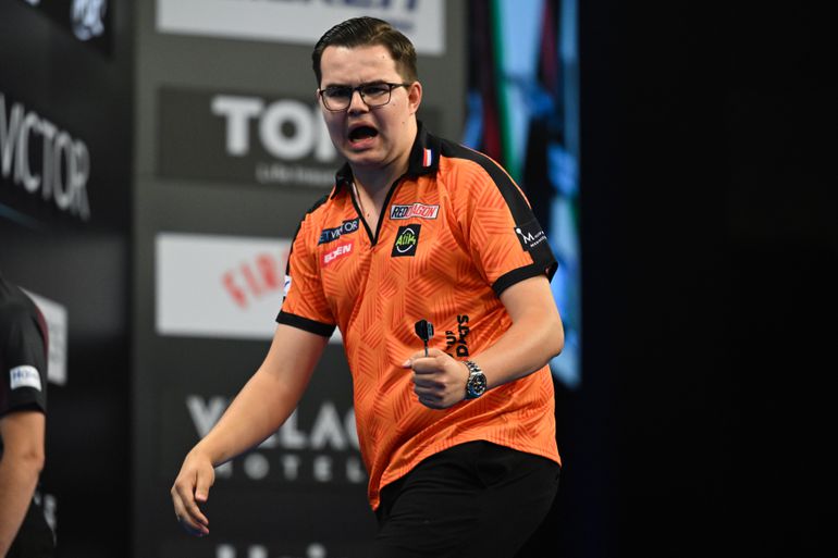 Uitstekende openingsdag voor Nederlandse darters bij World Matchplay: Gian van Veen verslaat nummer 1