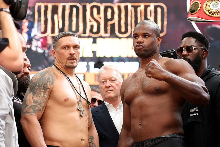 Oleksandr Usyk (38) slaat Daniel Dubois knock-out in Wembley onder toeziend oog van Jake Paul en Jutta Leerdam: 'Pas het begin'