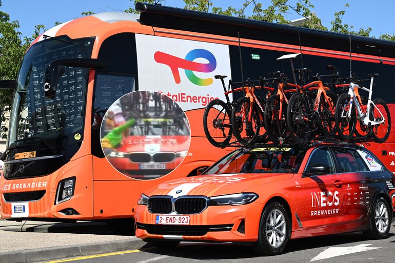 Shockerende beelden in Tour de France: ploegauto van winnende Thymen Arensman rijdt toeschouwer aan