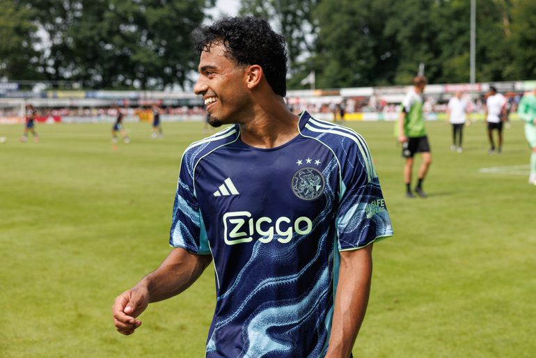 Opgewekte Owen Wijndal had goede gesprekken met John Heitinga bij Ajax: 'Daar wordt het nu tijd voor'