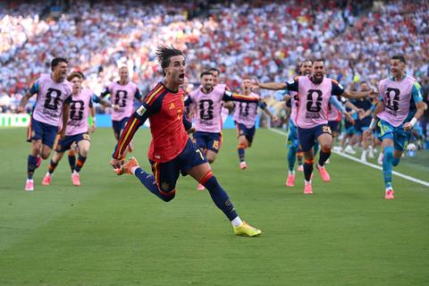 Spanje wint grootste WK voetbal ooit na verhitte finale tegen kansloos Argentinië