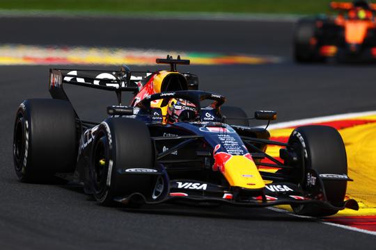 Max Verstappen trakteert Nederlandse fans op podiumplek bij GP België, WK-leider Kimi Antonelli doet geweldige zaken