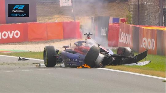 Brandweer snel in actie na harde crash van Nederlandse coureur voor GP van België: 'Nee, nee!'