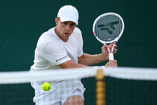 Toptennisser Tallon Griekspoor reageert op striemend fluitconcert: 'Nog nooit zoveel lawaai gehoord'