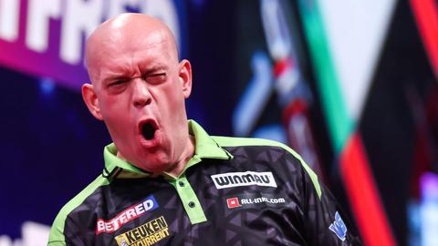 Topdarter Michael van Gerwen neemt eerste horde van grote uitdaging op World Matchplay