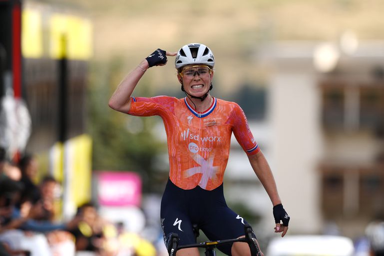 Demi Vollering reageert via sociale media op haar drama in Tour de France  Femmes: 'Je vecht tegen jezelf' | Sportnieuws.nl