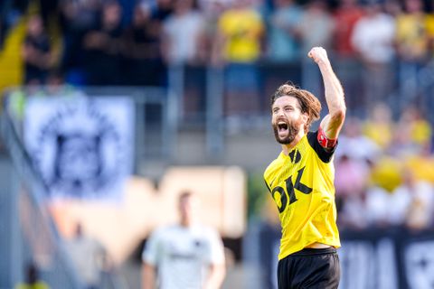 Jan van den Bergh dankt NAC-fans na winnende treffer tegen Ajax: 'Niet erg dat je je meerderen moet erkennen'