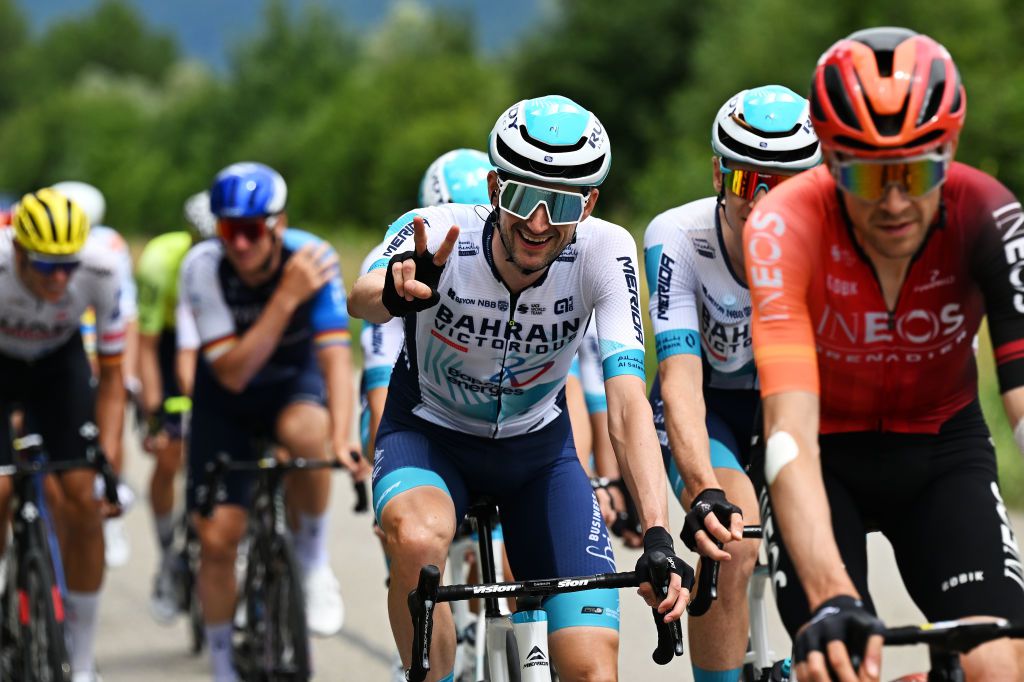 Wout Poels verrast en verlaat plotseling zijn wielerploeg Bahrain Victorious voor nieuw team