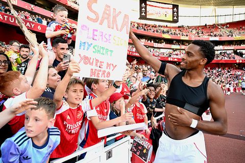 Arsenal deelt keiharde straffen uit aan eigen fans: 'Hier kunnen ze naar fluiten'