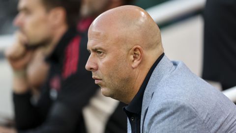 Arne Slot en Liverpool hopen ruim zestig miljoen te verdienen met dubbele verkoop