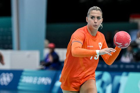 Tophandbalster Estavana Polman hint op hernieuwd avontuur: 'Zullen we nog een keer?'