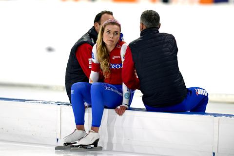 Schaatscoach leert van 'crisismanagement' rond Joy Beune: 'We kregen kritiek omdat ze in tranen uitbarstte'