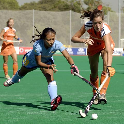 Ex-tophockeyster Naomi van As onthult bijzonder ritueel met gouden WK-ploeg: 'Dan zijn we weer jonge wijven'
