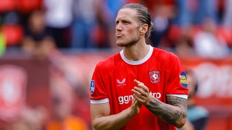 Kritiek op tegenvallende Wout Weghorst (34) bij FC Twente neemt toe: 'Duidelijk dat het beter moet'