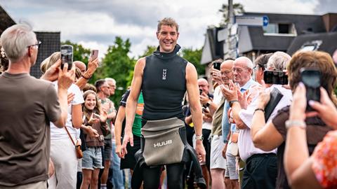 Maarten van der Weijden (45) haalt zonder te zwemmen toch veel geld op voor goede doel