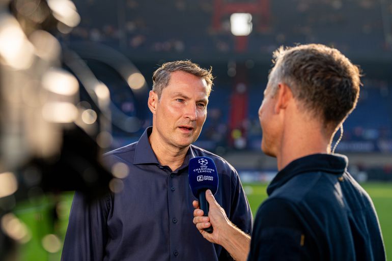 Vloekende Feyenoord-coach Brian Priske is helemaal klaar met gedoe om veelbesproken huddle