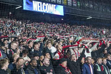 'Gezellige' Feyenoord-fans op de vlucht na knokpartij met Benfica-hooligans: 'Meubilair vloog door de lucht'