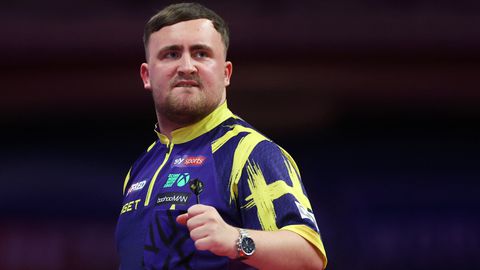 Feest in huize Littler: topdarter slaagt na zeven (!) pogingen voor grote test