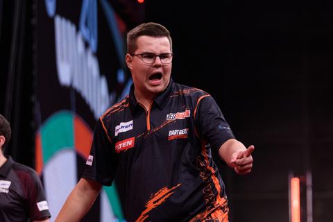 Topdarter Gian van Veen vindt speciale actie voor Raymond van Barneveld 'lastig en apart' om te zien