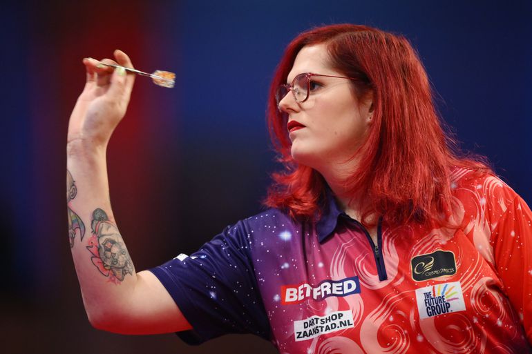 Na historische plaatsing voor WK darts krijgt veelbesproken Noa-Lynn van Leuven nóg meer goed nieuws