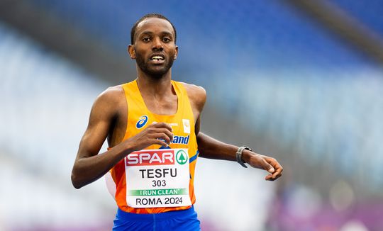 Marathonloper Filmon Tesfu schrijft geschiedenis: oud-lasser zet zichzelf in bijzonder rijtje