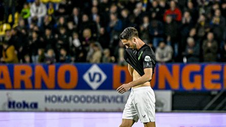 Emotionele Ricky van Wolfswinkel laat tranen de vrije loop bij eerbetoon aan schoonpa  Johan Neeskens