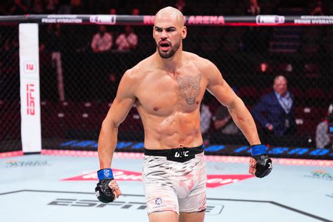 Nederlandse UFC-debutant gaat na partij compleet los: 'Wie denk je dat je bent?'