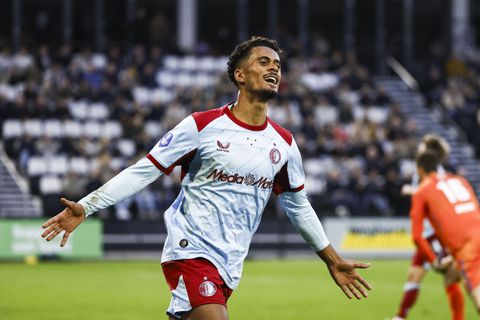 Feyenoorder draagt goal op aan bijzonder persoon: 'Dat was een moeilijke periode voor mij'