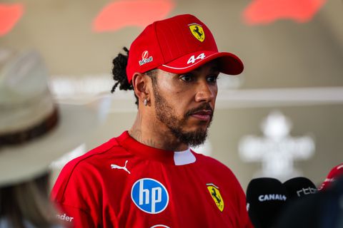 Halo redt leven van Lewis Hamilton bij veelbesproken crash: 'Ik heb een drama weten te vermijden'